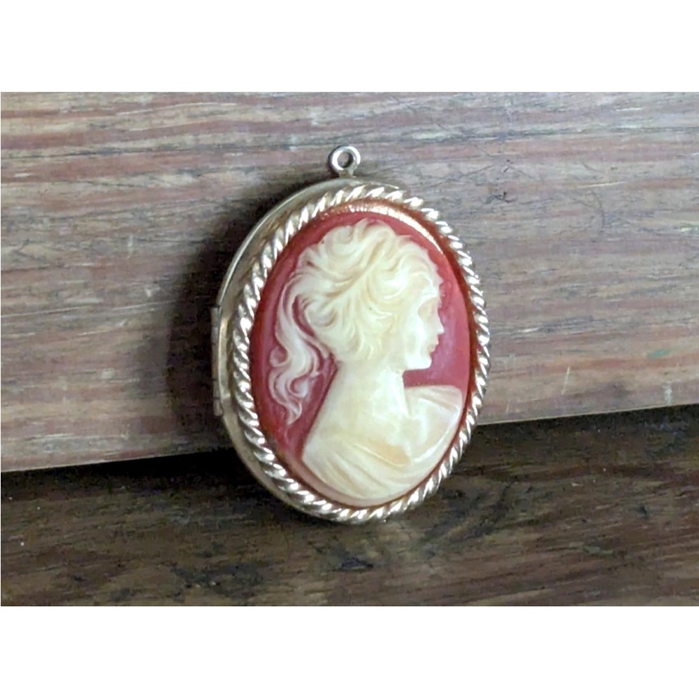 Vintage Large Cameo Locket
